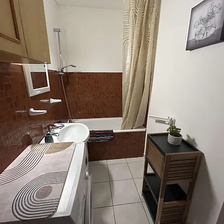 Apartmán A 100m De La Pour 3 Pers Avec Lave-linge - Fr-1-224c-51 *